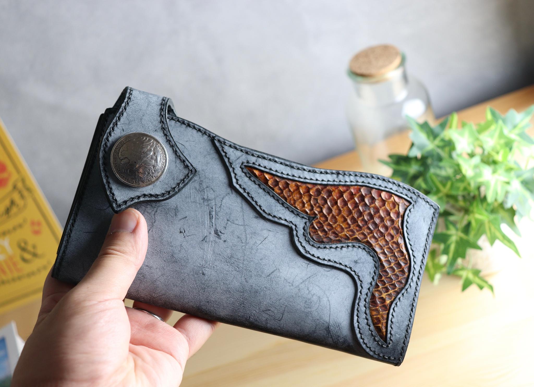 【育てる財布】蛹から蝶へ羽化するバイカーズウォレット ― ホワイトワックスベリー／総手縫い・一生もの長財布 ―