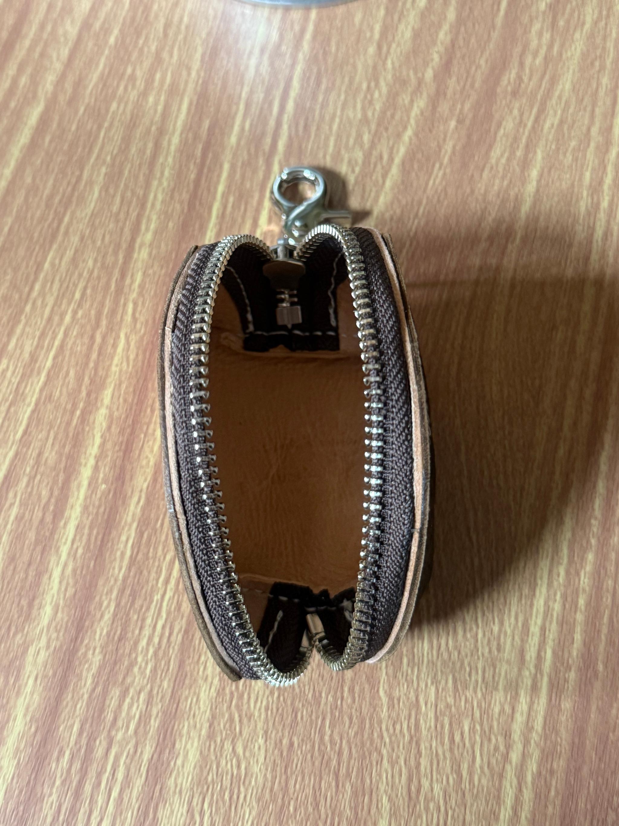 AirPods対応|育てる革でつくる ほぼ実物大ハリネズミのマルチケース ― 幸せを運ぶ、和みの相棒 ― | 3枚目